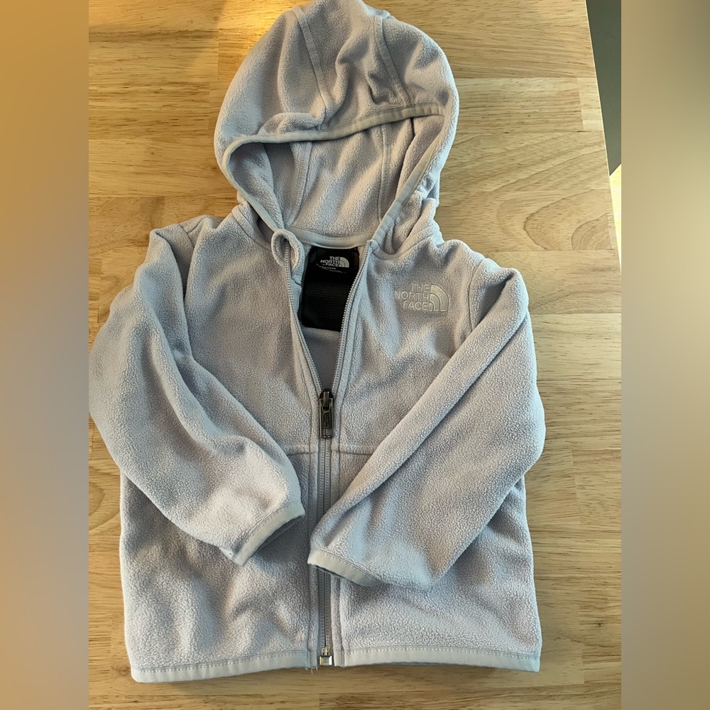 North Face baby fleece, zip-up coat. Great used condition! Size 12-18 months.